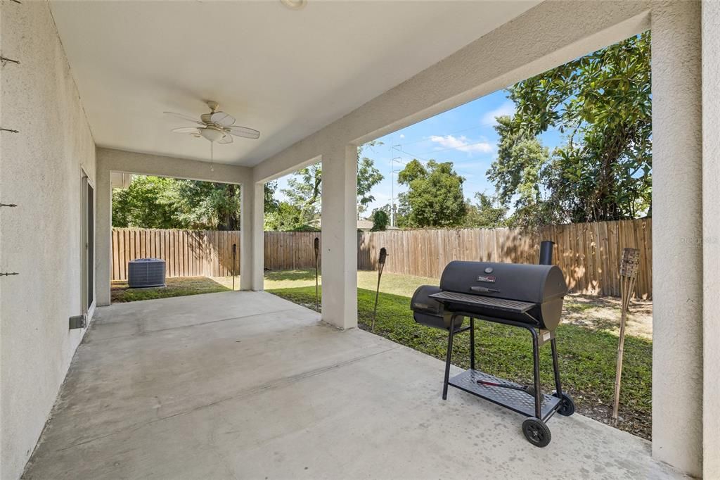 Под контрактом: $369,990 (3 спален, 2 ванн, 1379 Квадратных фут)