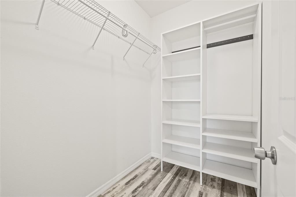 Под контрактом: $369,990 (3 спален, 2 ванн, 1379 Квадратных фут)