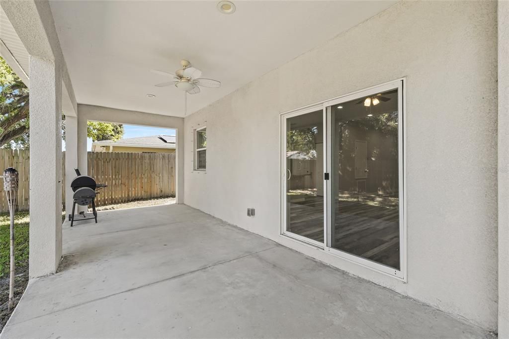 Под контрактом: $369,990 (3 спален, 2 ванн, 1379 Квадратных фут)