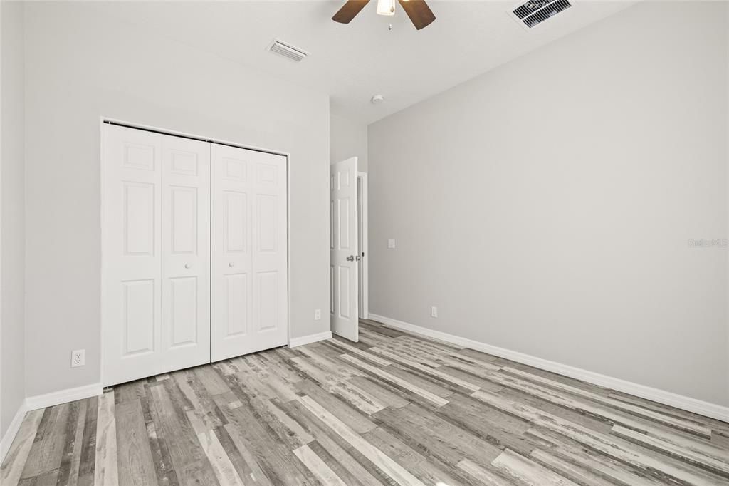 Под контрактом: $369,990 (3 спален, 2 ванн, 1379 Квадратных фут)