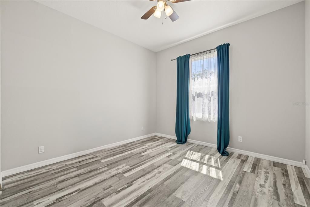 Под контрактом: $369,990 (3 спален, 2 ванн, 1379 Квадратных фут)