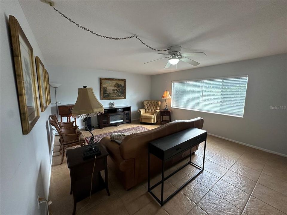 Active With Contract: $179,000 (2 beds, 2 baths, 1195 Square Feet)