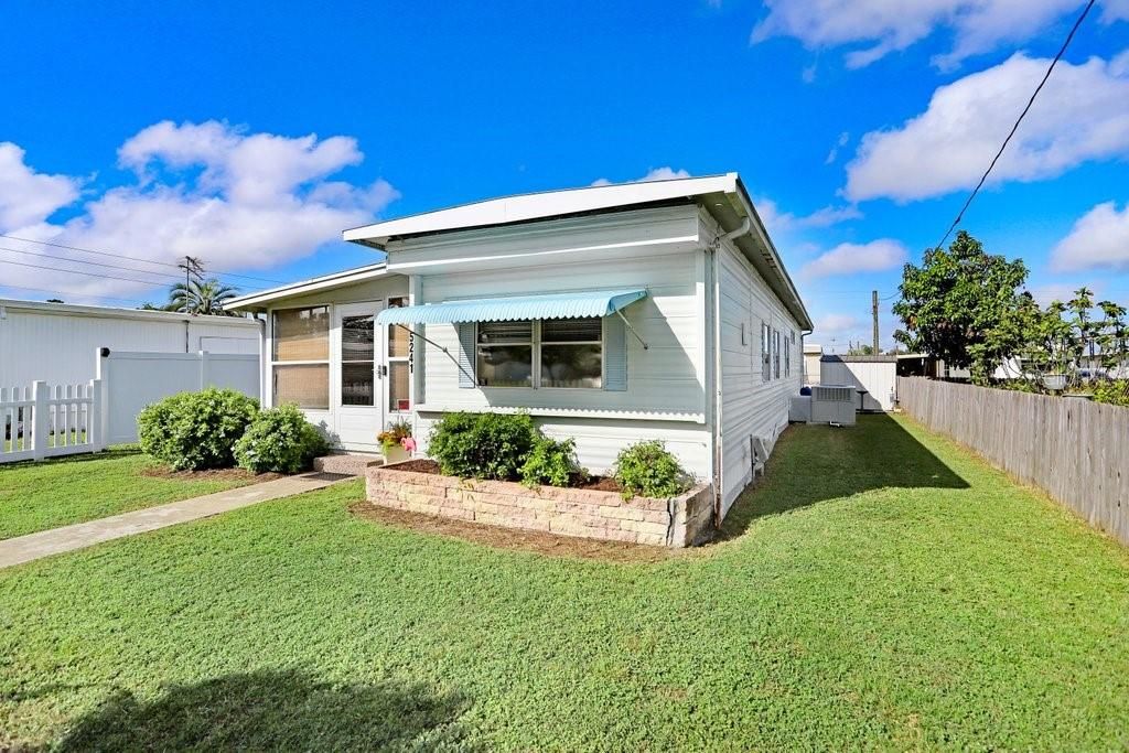 Active With Contract: $88,000 (2 beds, 1 baths, 672 Square Feet)