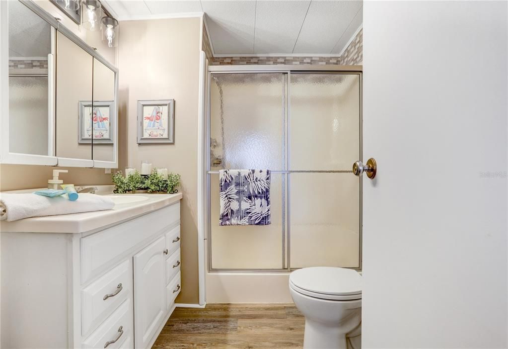 Active With Contract: $88,000 (2 beds, 1 baths, 672 Square Feet)