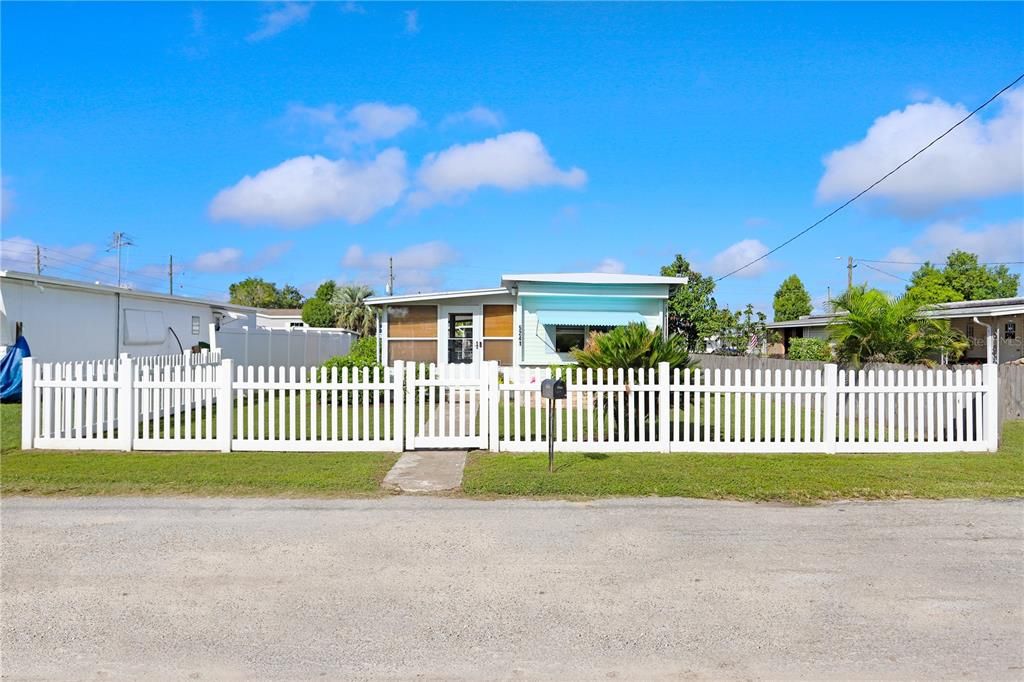 Active With Contract: $88,000 (2 beds, 1 baths, 672 Square Feet)