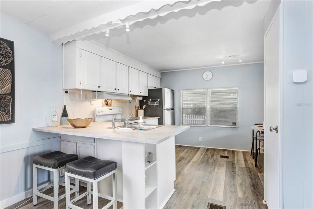 Active With Contract: $88,000 (2 beds, 1 baths, 672 Square Feet)