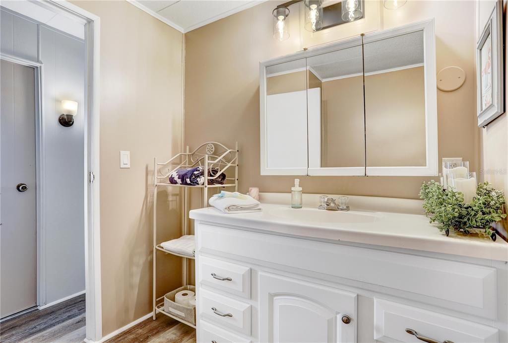 Active With Contract: $88,000 (2 beds, 1 baths, 672 Square Feet)