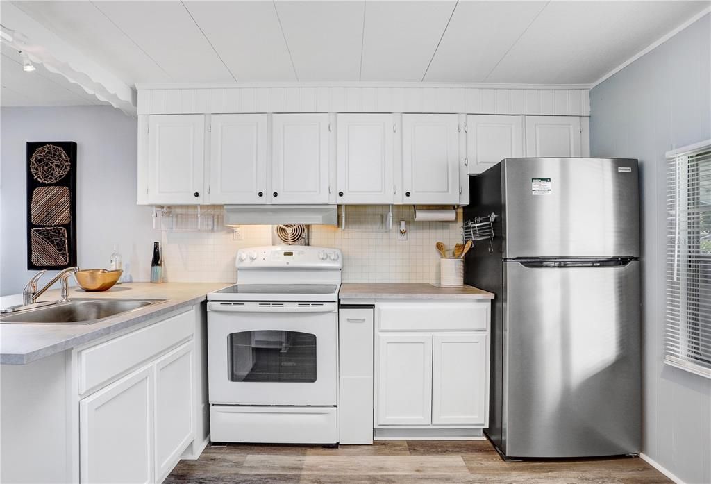 Active With Contract: $88,000 (2 beds, 1 baths, 672 Square Feet)