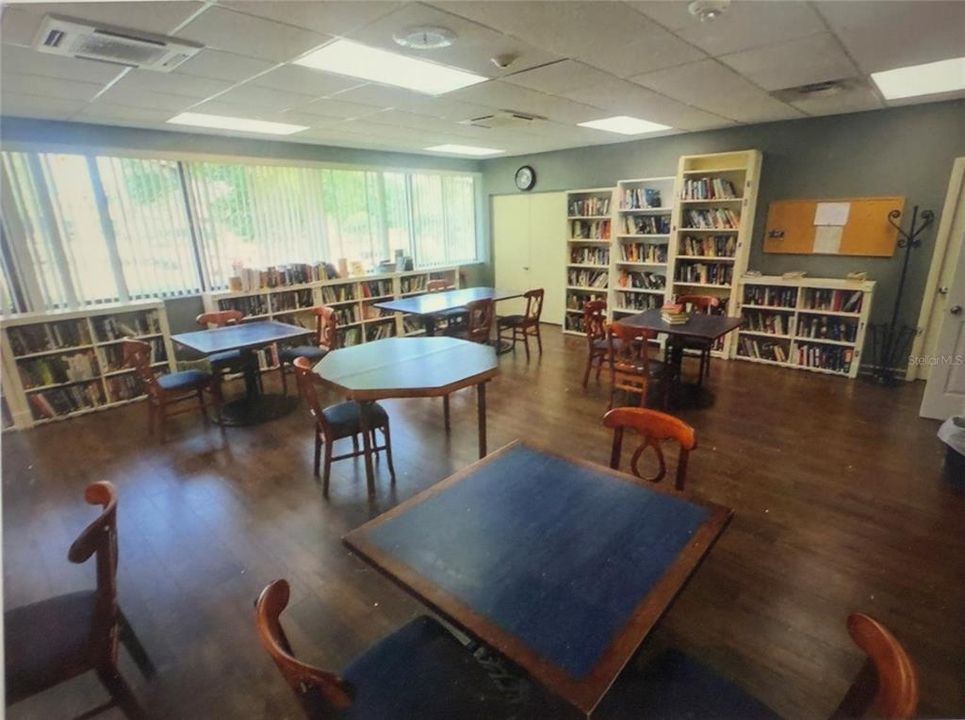 待售: $220,000 (2 贝兹, 2 浴室, 1045 平方英尺)