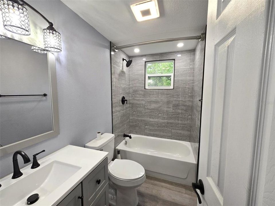 На продажу: $339,900 (3 спален, 2 ванн, 1100 Квадратных фут)