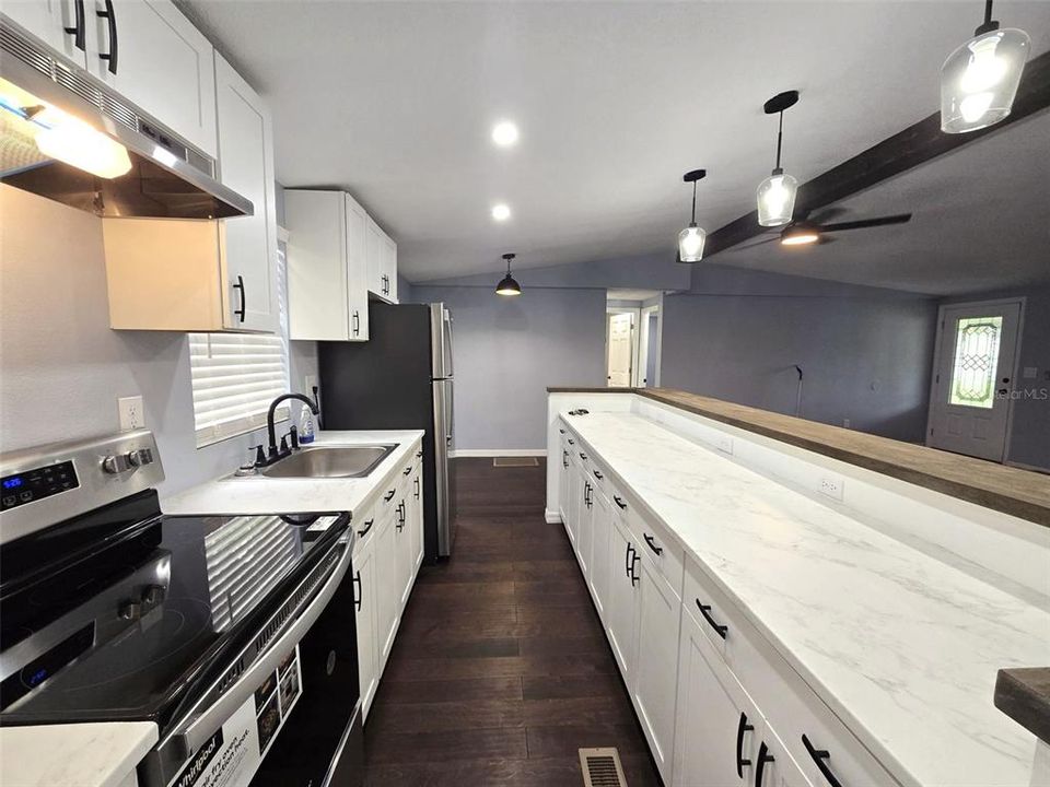 На продажу: $339,900 (3 спален, 2 ванн, 1100 Квадратных фут)