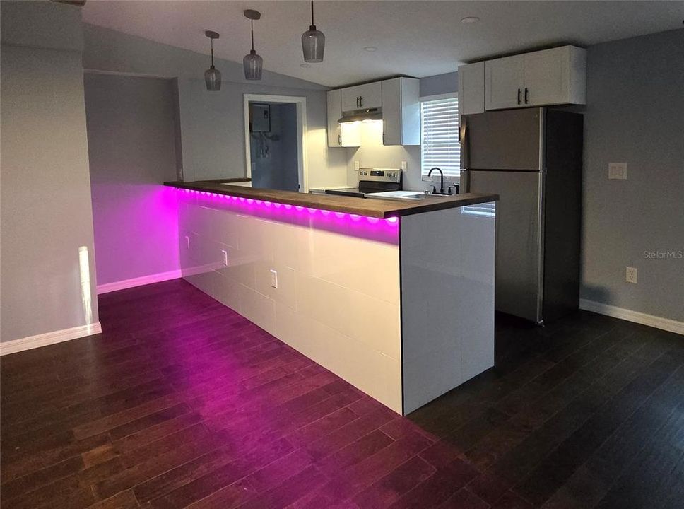 На продажу: $339,900 (3 спален, 2 ванн, 1100 Квадратных фут)