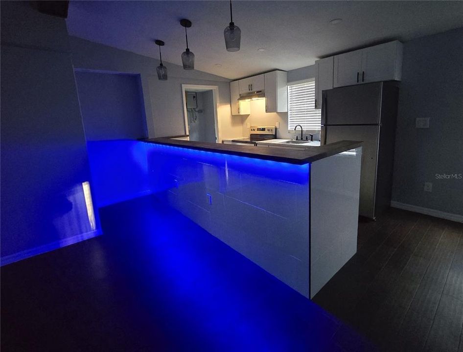 На продажу: $339,900 (3 спален, 2 ванн, 1100 Квадратных фут)