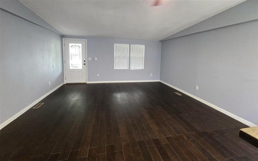 На продажу: $339,900 (3 спален, 2 ванн, 1100 Квадратных фут)