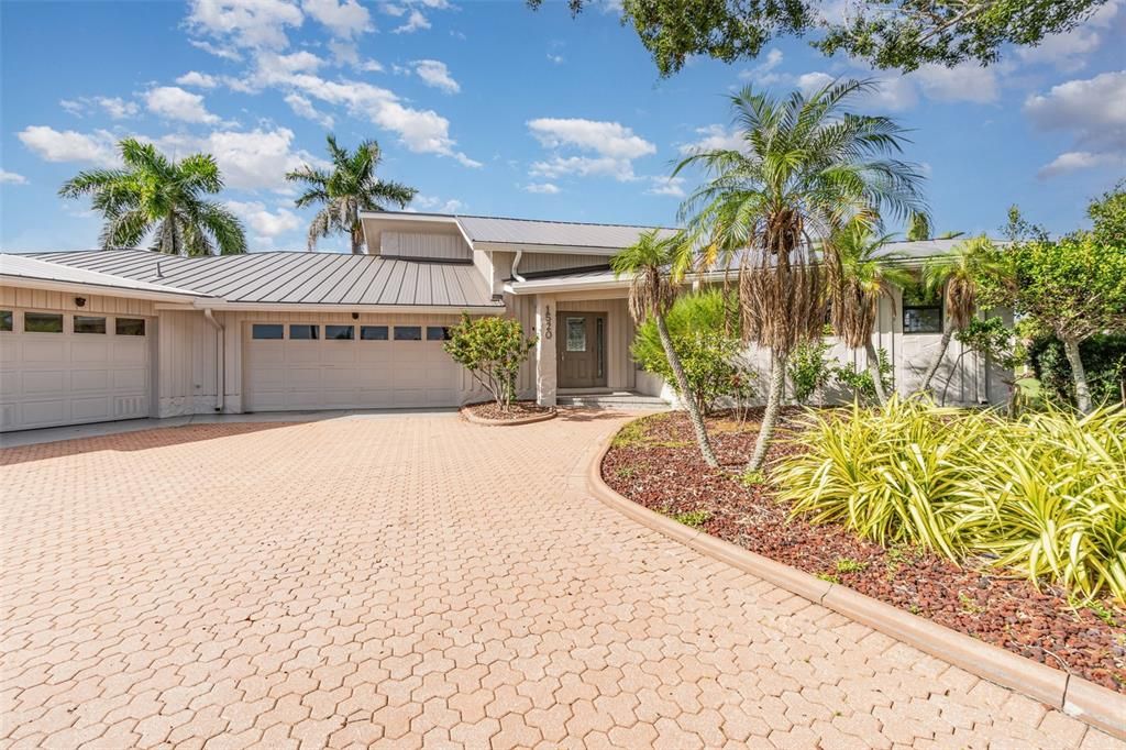 Active With Contract: $829,950 (3 beds, 3 baths, 2230 Square Feet)