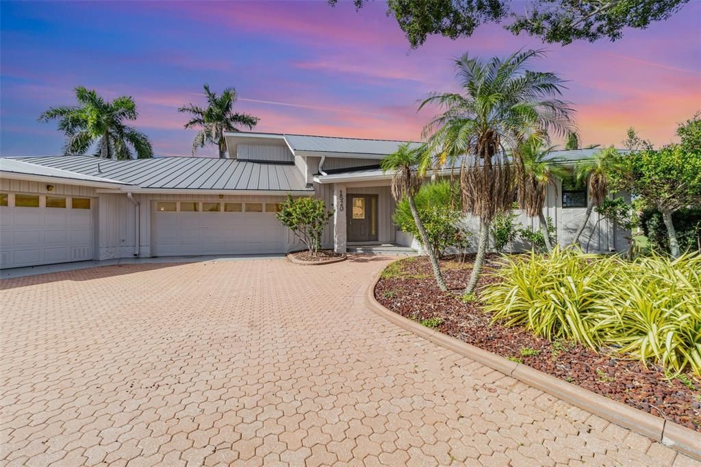 Active With Contract: $829,950 (3 beds, 3 baths, 2230 Square Feet)