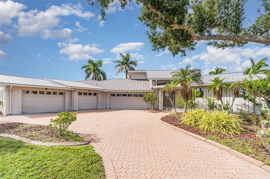 Active With Contract: $829,950 (3 beds, 3 baths, 2230 Square Feet)