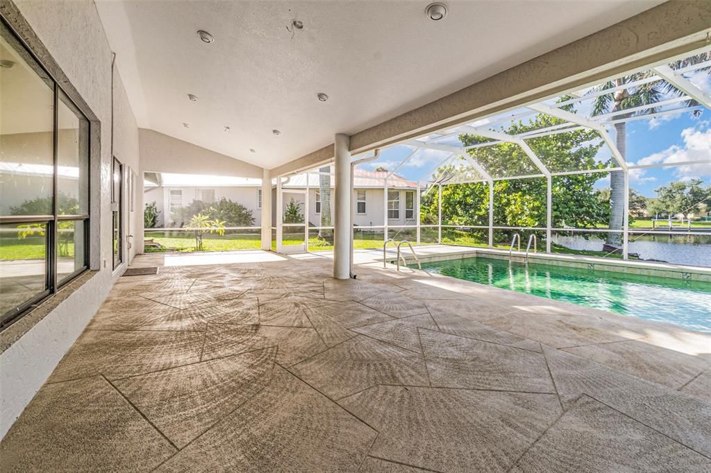 Active With Contract: $829,950 (3 beds, 3 baths, 2230 Square Feet)