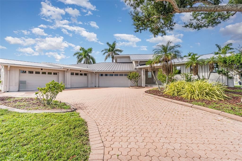 Active With Contract: $829,950 (3 beds, 3 baths, 2230 Square Feet)