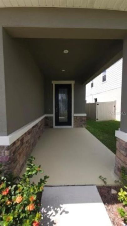 Active With Contract: $2,750 (5 beds, 3 baths, 2370 Square Feet)