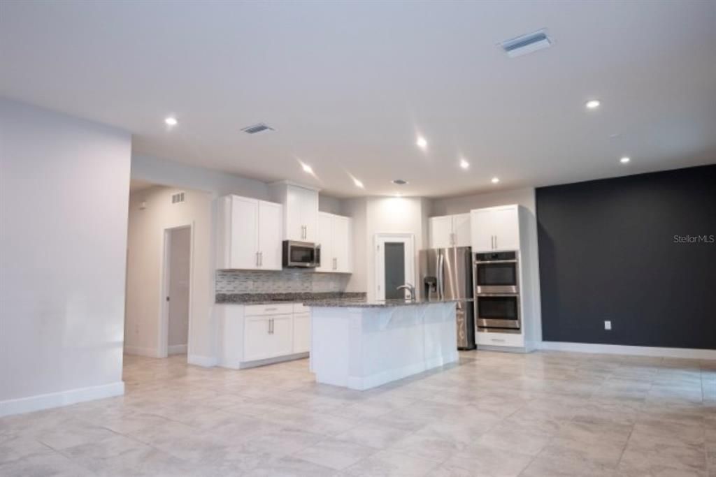 Active With Contract: $2,750 (5 beds, 3 baths, 2370 Square Feet)