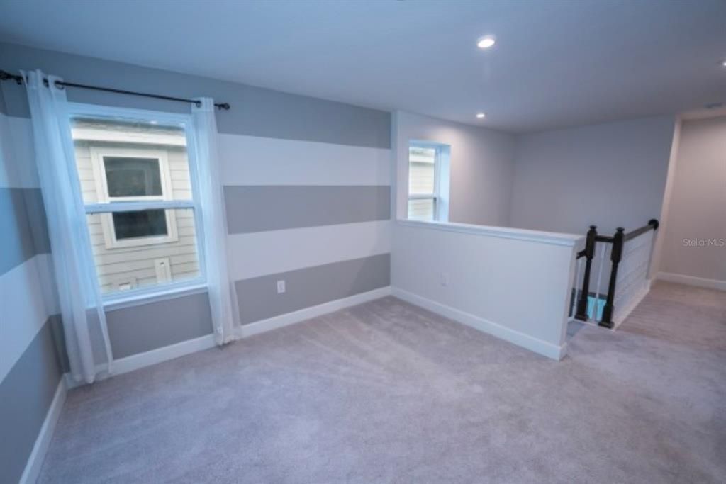 Active With Contract: $2,750 (5 beds, 3 baths, 2370 Square Feet)