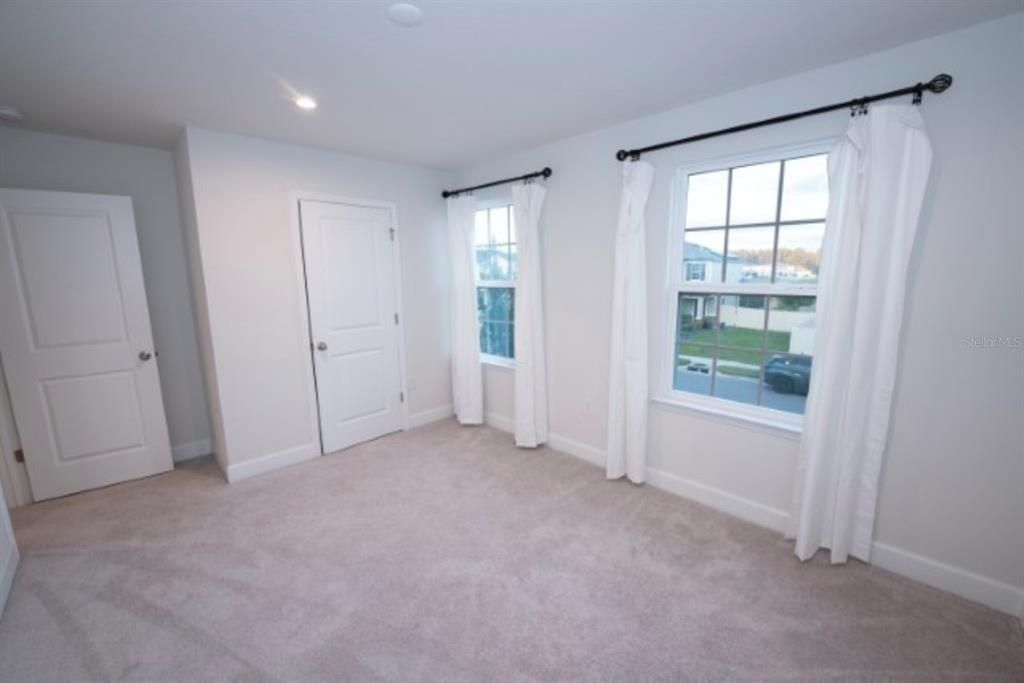 Active With Contract: $2,750 (5 beds, 3 baths, 2370 Square Feet)