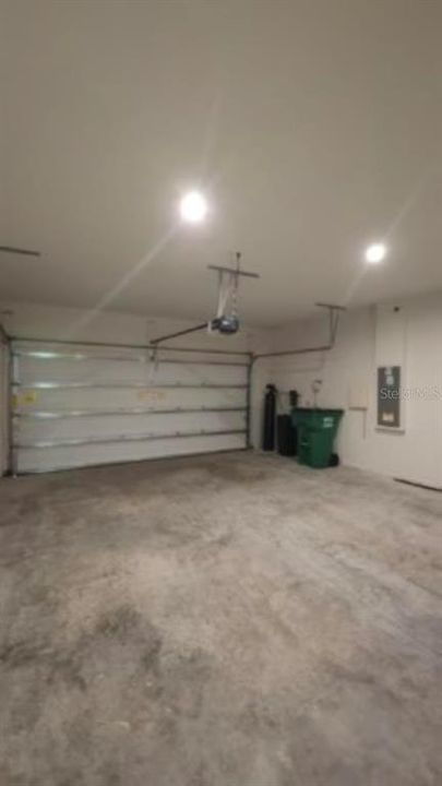 Active With Contract: $2,750 (5 beds, 3 baths, 2370 Square Feet)