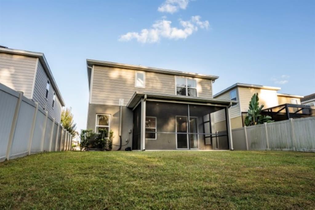 Active With Contract: $2,750 (5 beds, 3 baths, 2370 Square Feet)