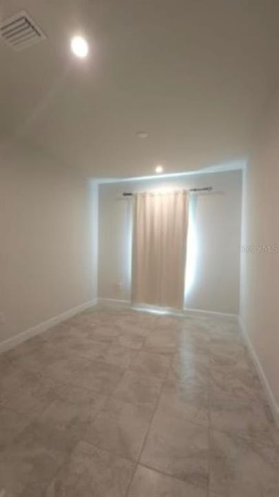 Active With Contract: $2,750 (5 beds, 3 baths, 2370 Square Feet)