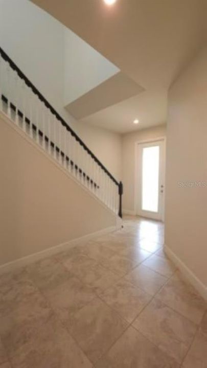 Active With Contract: $2,750 (5 beds, 3 baths, 2370 Square Feet)