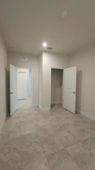 Active With Contract: $2,750 (5 beds, 3 baths, 2370 Square Feet)