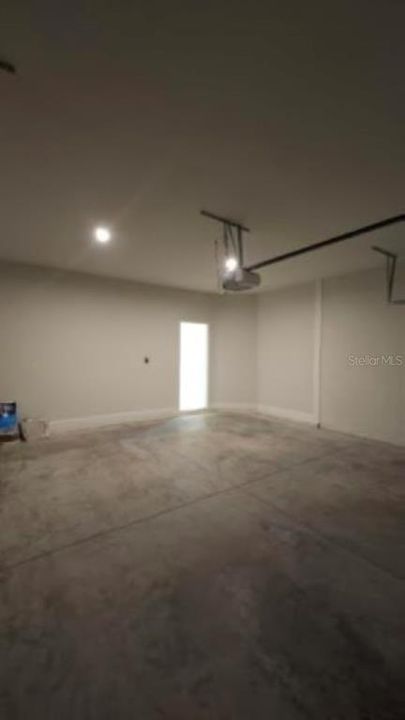 Active With Contract: $2,750 (5 beds, 3 baths, 2370 Square Feet)