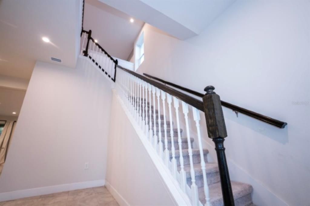 Active With Contract: $2,750 (5 beds, 3 baths, 2370 Square Feet)