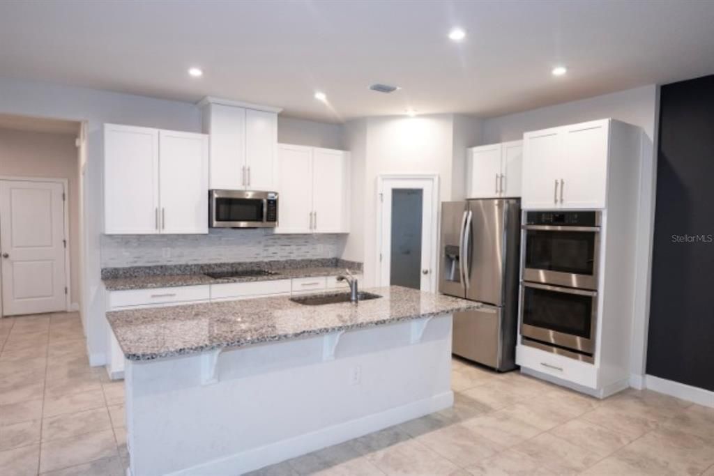 Active With Contract: $2,750 (5 beds, 3 baths, 2370 Square Feet)