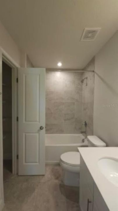 Active With Contract: $2,750 (5 beds, 3 baths, 2370 Square Feet)