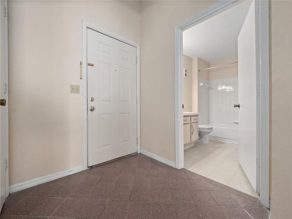 For Sale: $180,000 (1 beds, 1 baths, 842 Square Feet)