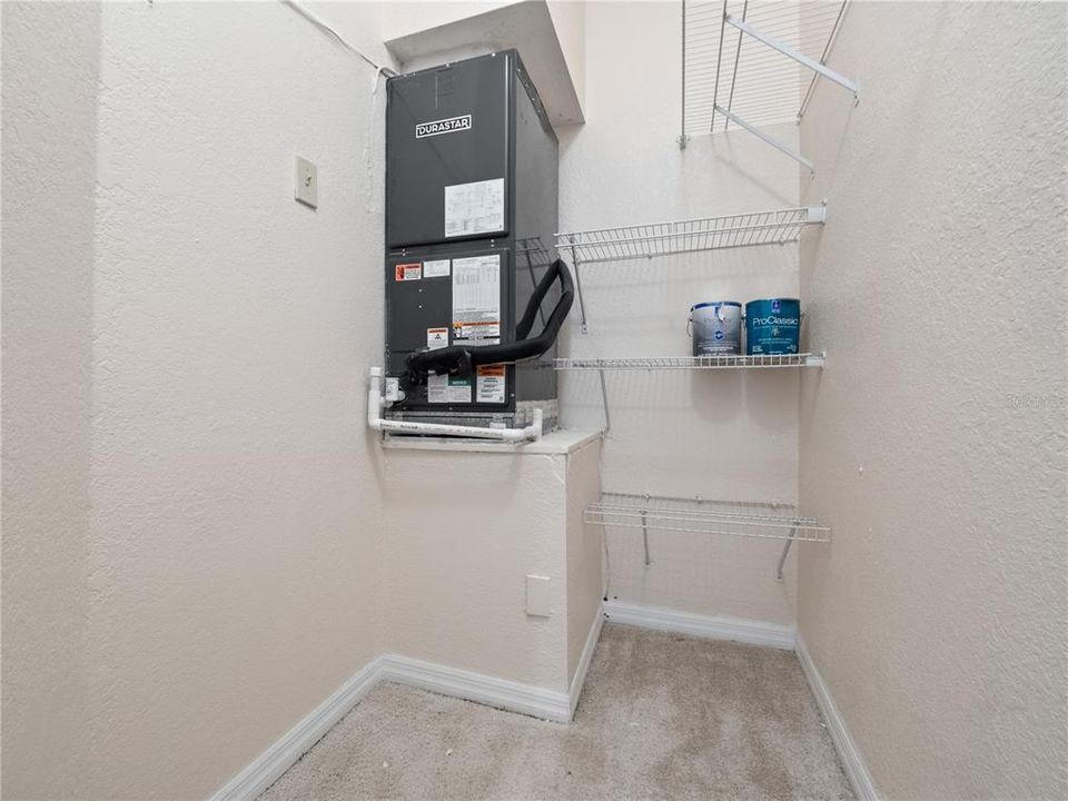 For Sale: $180,000 (1 beds, 1 baths, 842 Square Feet)