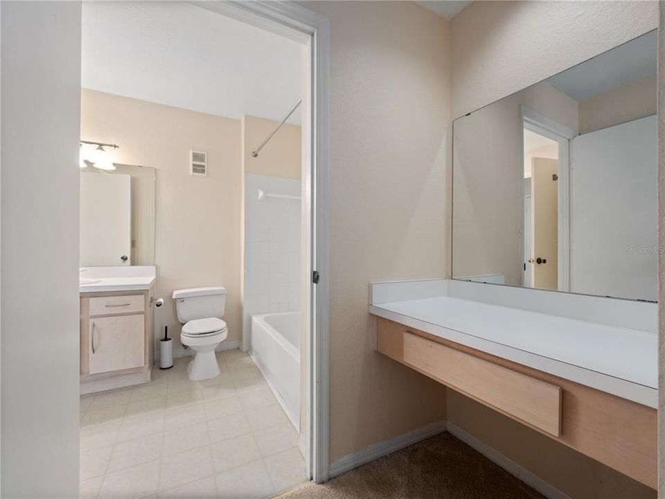 For Sale: $180,000 (1 beds, 1 baths, 842 Square Feet)