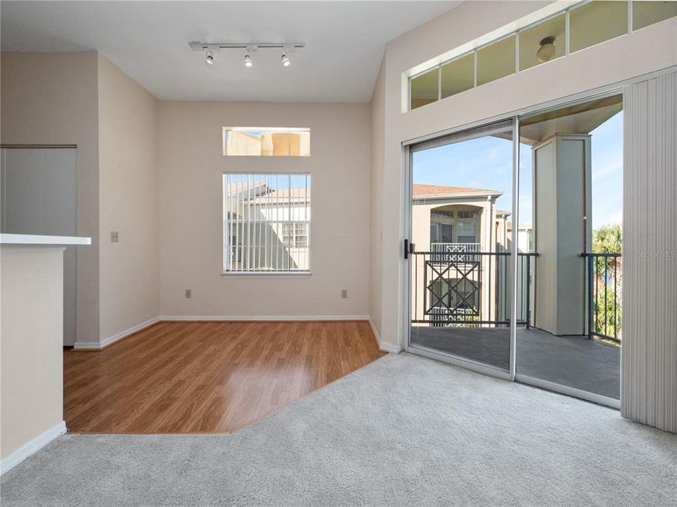 For Sale: $180,000 (1 beds, 1 baths, 842 Square Feet)