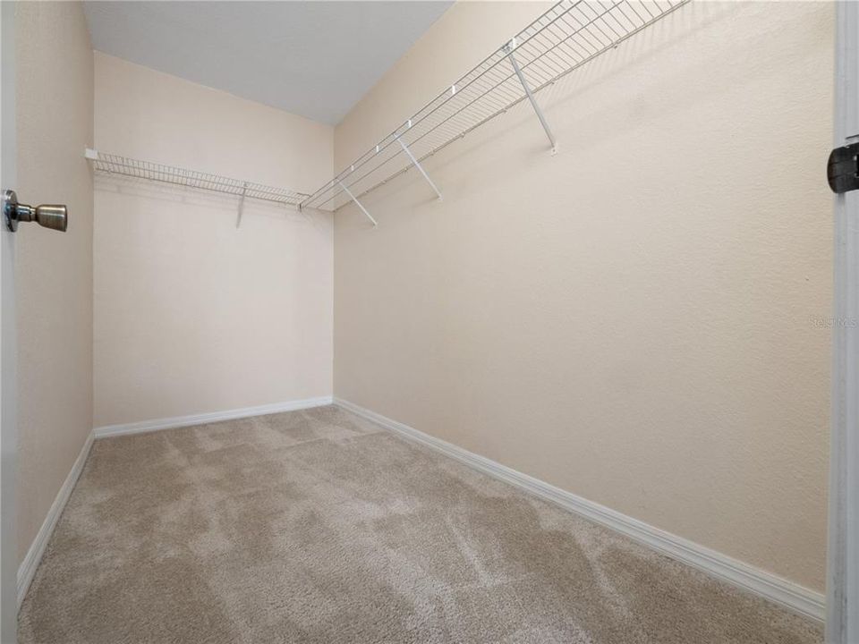 For Sale: $180,000 (1 beds, 1 baths, 842 Square Feet)