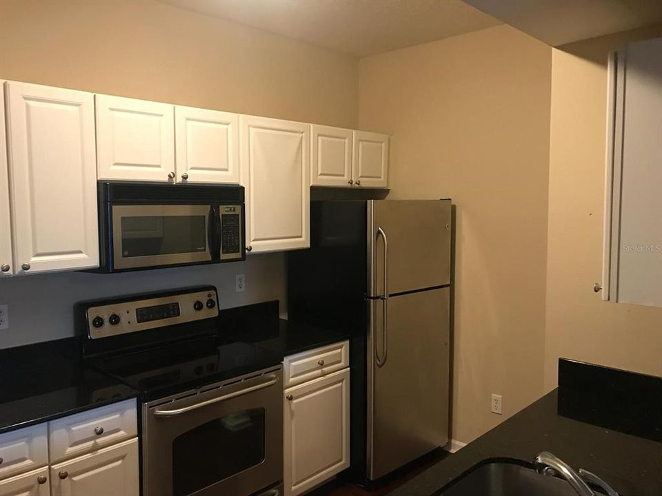 For Sale: $224,000 (2 beds, 2 baths, 1041 Square Feet)
