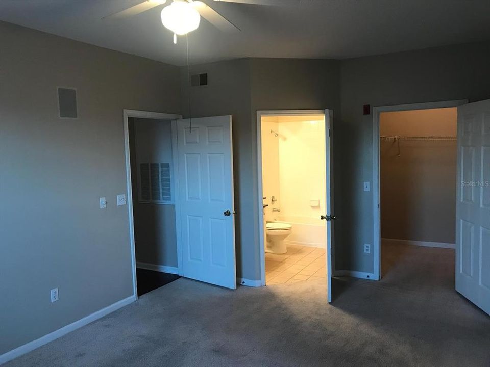 For Sale: $224,000 (2 beds, 2 baths, 1041 Square Feet)