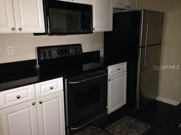 For Sale: $224,000 (2 beds, 2 baths, 1041 Square Feet)