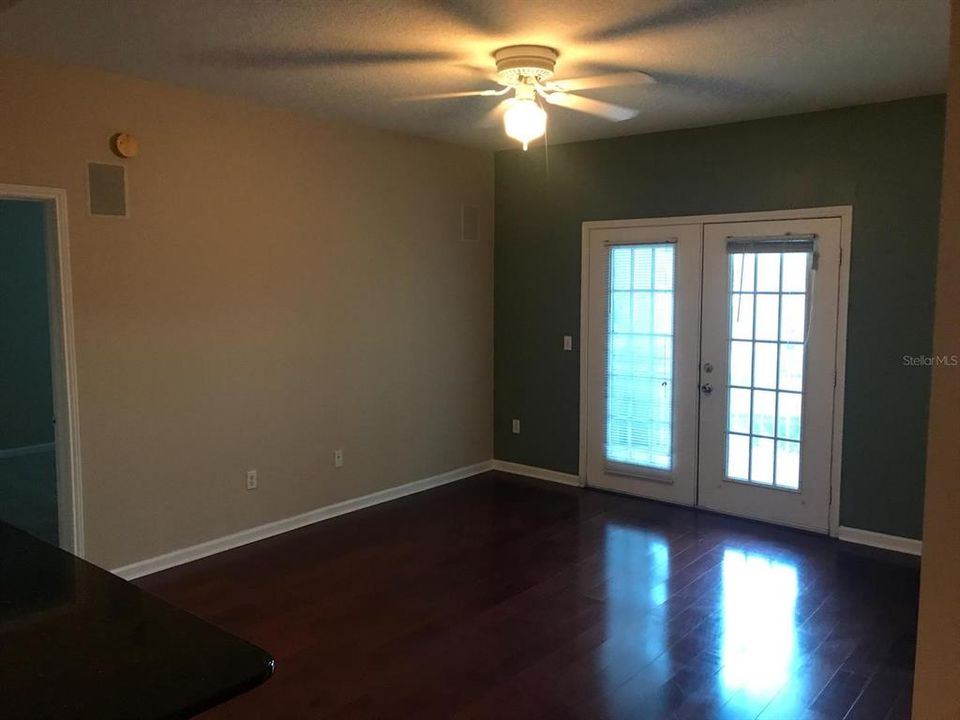 For Sale: $224,000 (2 beds, 2 baths, 1041 Square Feet)