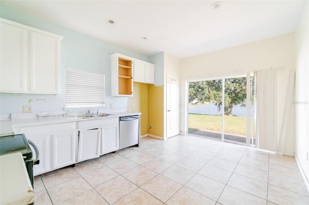 Activo con contrato: $329,950 (4 camas, 2 baños, 1725 Pies cuadrados)