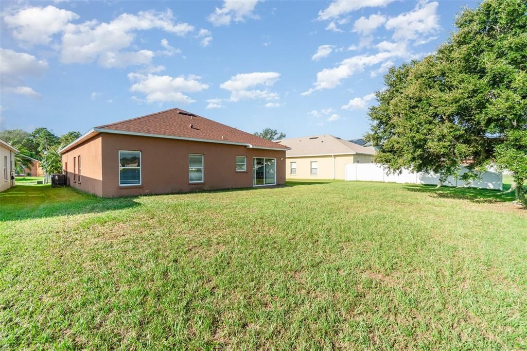 Activo con contrato: $329,950 (4 camas, 2 baños, 1725 Pies cuadrados)