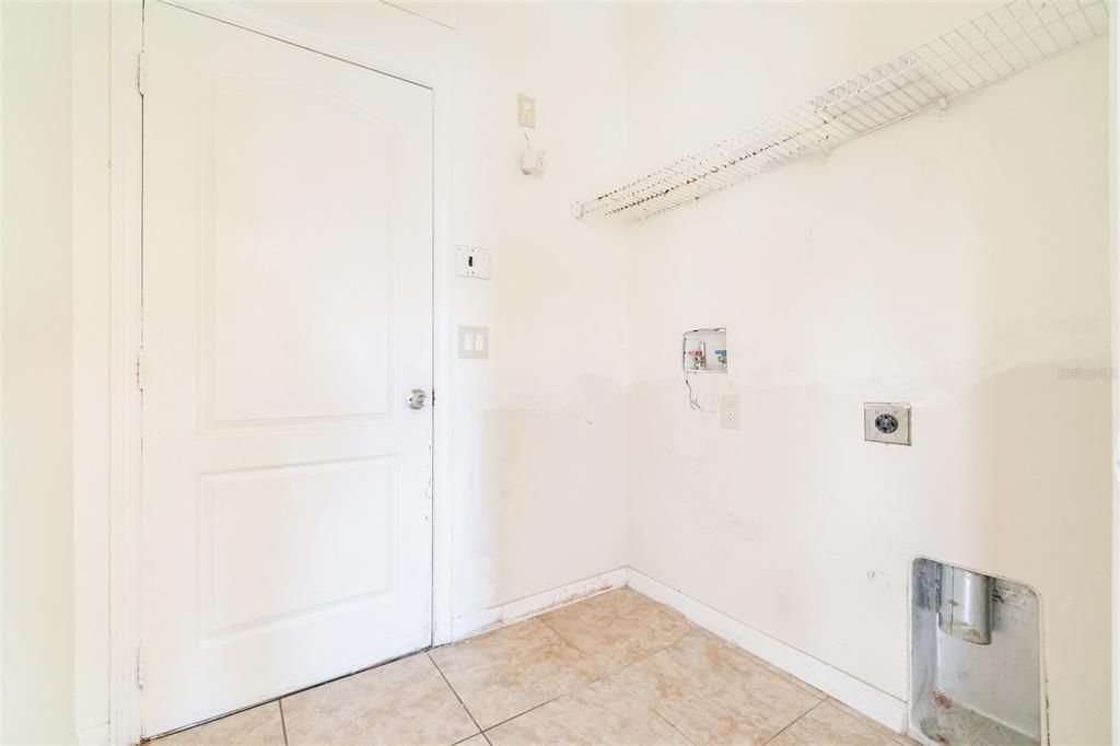 Activo con contrato: $329,950 (4 camas, 2 baños, 1725 Pies cuadrados)