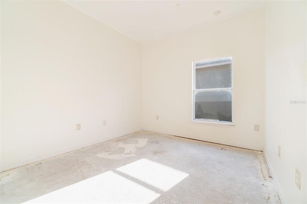 Activo con contrato: $329,950 (4 camas, 2 baños, 1725 Pies cuadrados)