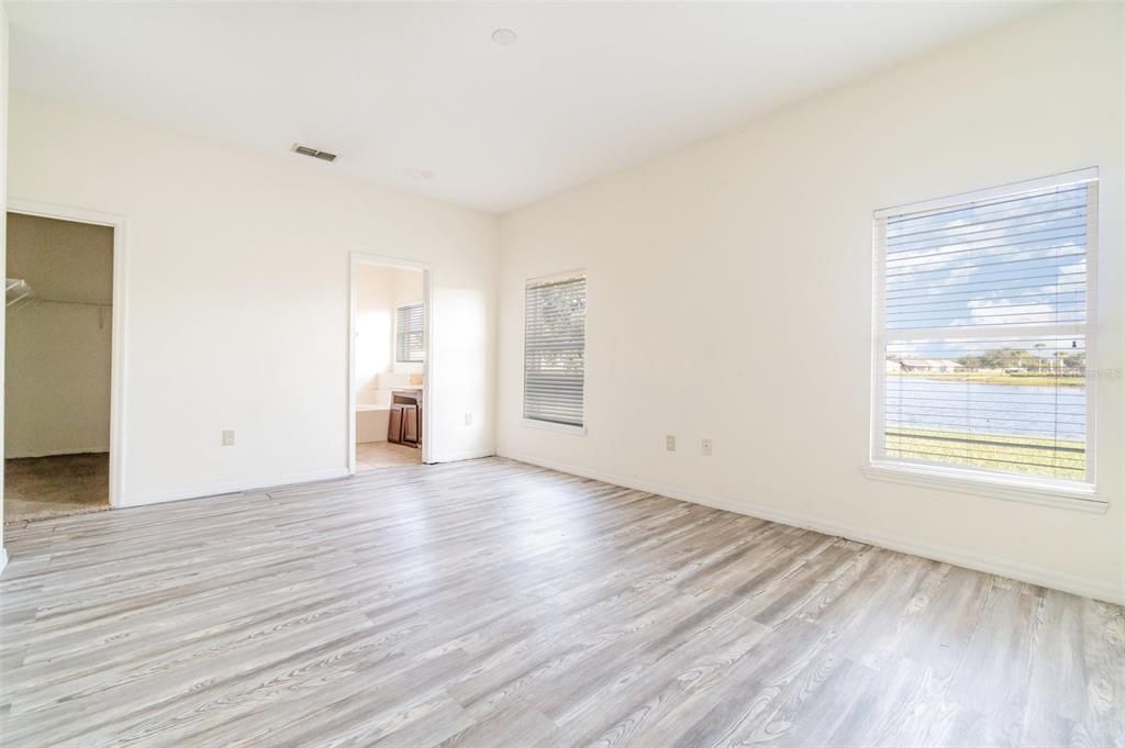 Activo con contrato: $329,950 (4 camas, 2 baños, 1725 Pies cuadrados)